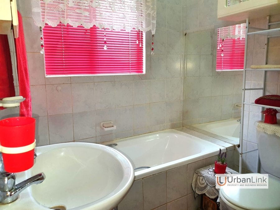 3 Bedroom Property for Sale in Safari Gardens North West